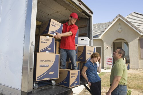 Moving vehicle hire suitable for transporting furniture and boxes in Tooting