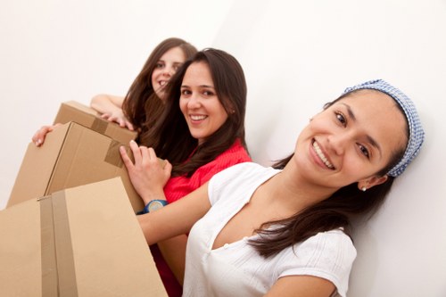 Professional Man and Van Tooting service handling boxes and items safely